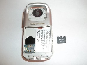 Înlocuirea unei curea de telefon mobil Sony Ericsson W300i