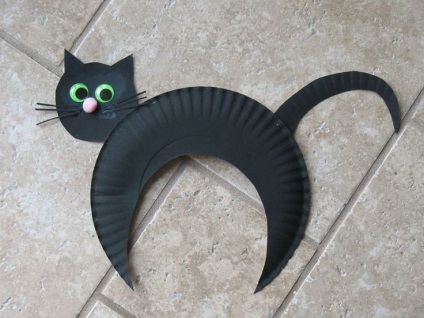 Dekoráció Halloween - fekete macska, élő érdekes