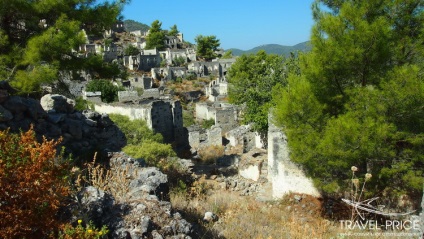 Kayaköy falu és az utcák üresek otthonok Fethiye (Törökország)