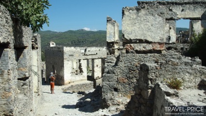 Satul de caiac și strada de case goale din fethiye (Turcia)