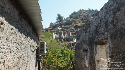 Satul de caiac și strada de case goale din fethiye (Turcia)