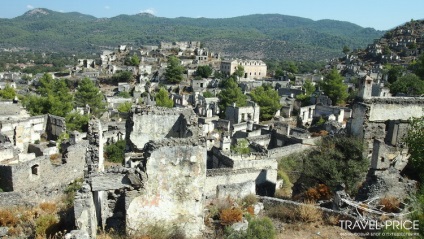 Satul de caiac și strada de case goale din fethiye (Turcia)