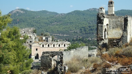 Satul de caiac și strada de case goale din fethiye (Turcia)