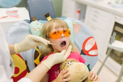 Pediatria stomatologică, prețurile la tratamentul de către yekaterinburg a dinților sugarilor, cariilor și pulpitei la copii