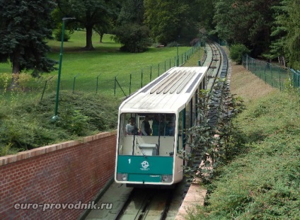 Sikló Prága gyors növekedése, a tetejére Petrin Hill