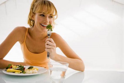 Cum să nu mâncați prea mult pe recomandările eficiente de vacanțe de la Anul Nou ale unui nutriționist