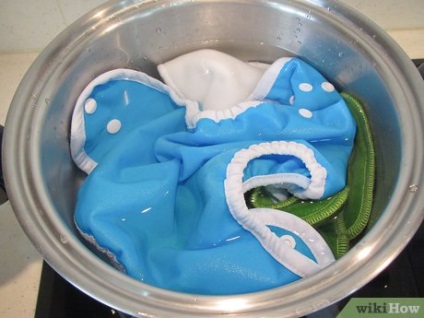 Hogyan mossa ruhát pelenkák forralással