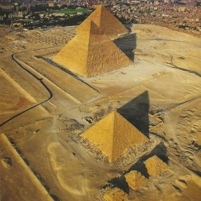 Cum să vizitați piramidele egiptene, o busolă luminoasă