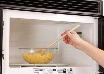 Cum să gătiți macaroane astfel încât să nu se lipsească împreună fotografiile și videoclipurile