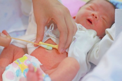 Cum să aveți grijă de o rană ombilicală la nou-născut