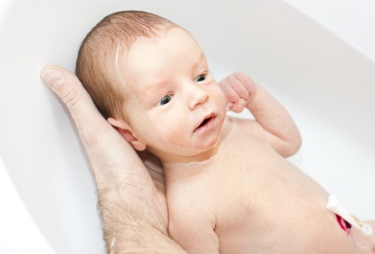 Cum să aveți grijă de o rană ombilicală la nou-născut