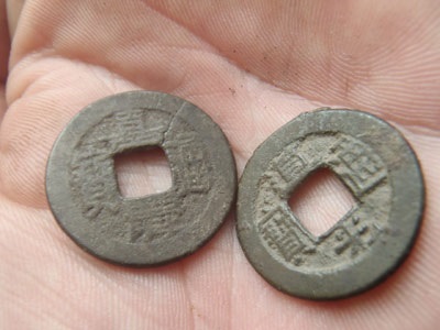 Monedă monetară chineză - o monedă cu o gaură pătrată