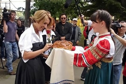 Larissa Sinelshchikova - biografie, fotografie, viață personală, soția lui Constantin Ernst, copii 2017