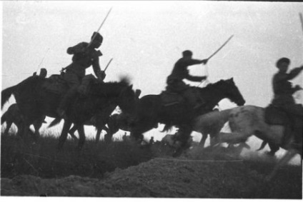 Lovak - a résztvevők a Nagy Honvédő Háború - helyszínen a lovak