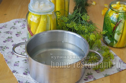 Marinate dovlecei pentru iarnă fără sterilizare (triplu turnare)