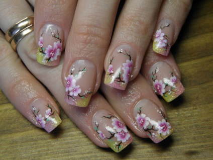 Un prim primăvară începe cu o manichiură - flori pe unghii