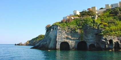 Insula Pontica, Italia, cum ajungeți, hoteluri, plaje, scufundări, fotografii, recenzii ale turiștilor
