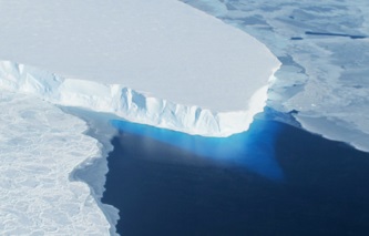 Din Antarctica, două moschei s-au despărțit de care se poate compara gigantul aisberg - societatea