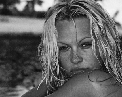 Pamela Anderson și-a schimbat complet viața