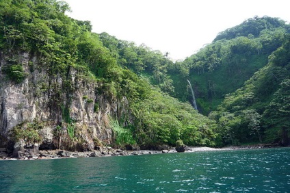 Insula pitică de nucă de cocos - un paradis pentru scafandri