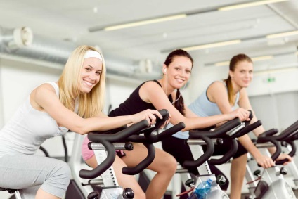 Reguli de antrenament de fitness pe o bicicletă staționară pentru pierderea în greutate