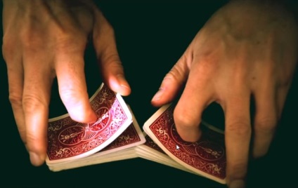 Distribuirea cardurilor în poker