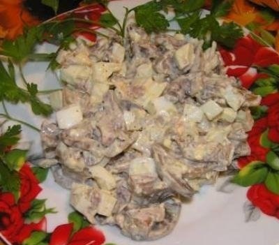 Salata - stejar - cu ciuperci de pui și brânză