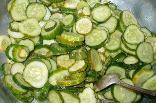 Salata de castravete pentru scoala gastronomica de gospodari casnice