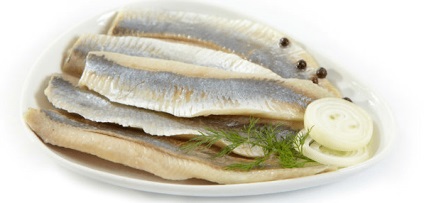 Herring alatt bunda klasszikus hering saláta recept alatt bunda, és egy szekvenciát a rétegek