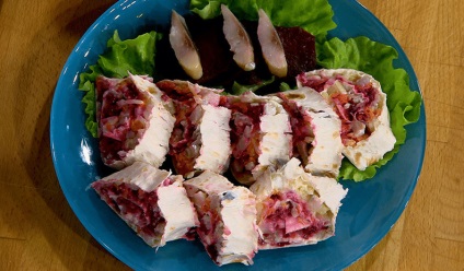 Heringul sub blana este o reteta clasica pentru salata de hering sub blana si o serie de straturi