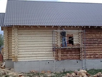 Șlefuirea pereților unei case din grinzi profilate