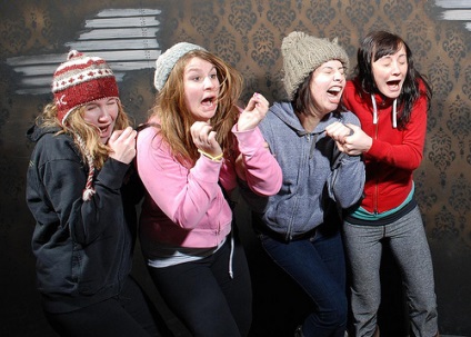 Folyamatos pozitív Halloween vagy horror Nightmares Fear Factory (éjszaka) Folyamatos pozitív Halloween vagy horror rémálmok gyári