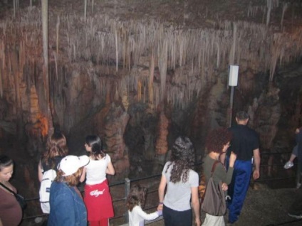 Peștera stalacită (Akshaloma)