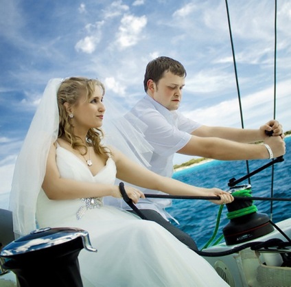 Esküvő a jacht, bérel egy vitorlás hajó (katamarán), hogy az esküvő