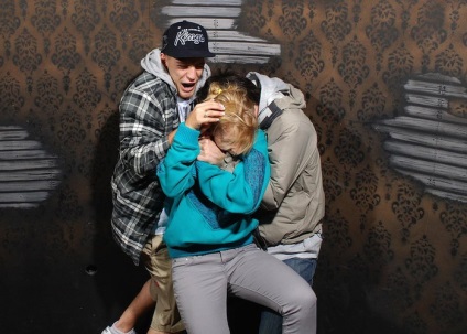 Ті, хто пройшов атракціон nightmares fear factory (фото), світ навколо нас