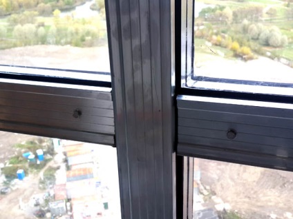 Încălzirea fațadelor din aluminiu a ferestrelor de ușă a loggii de vitralii încălzirea construcțiilor din aluminiu în
