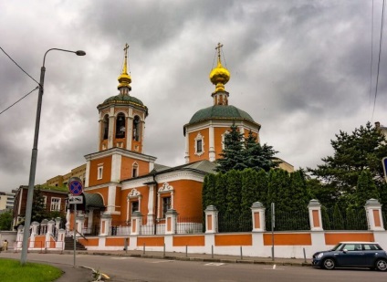 La ce oră începe liturghia și cât timp durează?