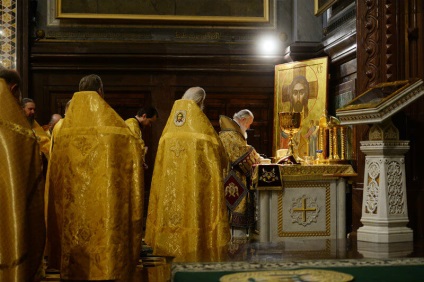 La ce oră începe liturghia și cât timp durează?