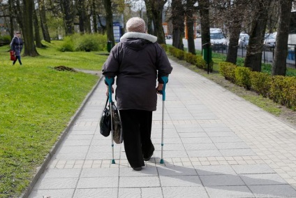 Ott állt a protézis és eltörte gerincét