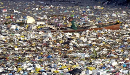 Student în vârstă de 19 ani a creat un sistem de curățare a oceanului din plastic