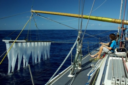 Student în vârstă de 19 ani a creat un sistem de curățare a oceanului din plastic