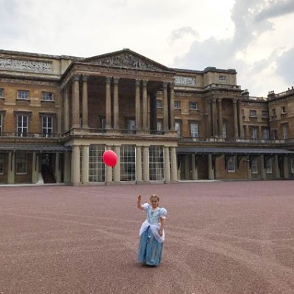 Fata de 6 ani a lui David și Victoria Beckham se aflau în centrul scandalului din cauza unei petreceri din Buckingham
