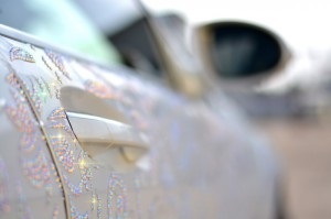 Închiriază o mașină Mercedes în pietre Swarovski