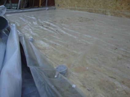 Sapa de beton pe podea din lemn, după ce turnat corect, beton-house