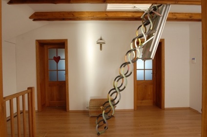 Scările din lemn și scări metalice pentru o casă privată cu propriile mâini sunt cerințele de bază pentru