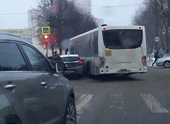 Crash cu două mașini străine a avut loc pe strada sovietică în Podolsk - incidente - riamo în Podolsk