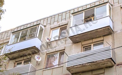 Dacă balconul dvs. se află în casa panoului, în seria 