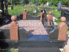 Márvány szilánkja és zúzott kő a sír a workshop „40 nap”