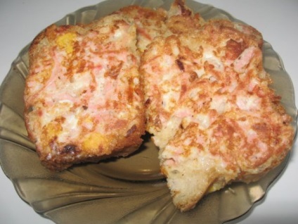 Croutoni cu brânză și cârnați
