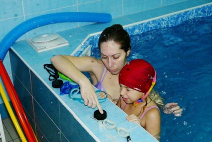 Interviu cu un instructor de înot pentru copii - un copil într-o grădiniță